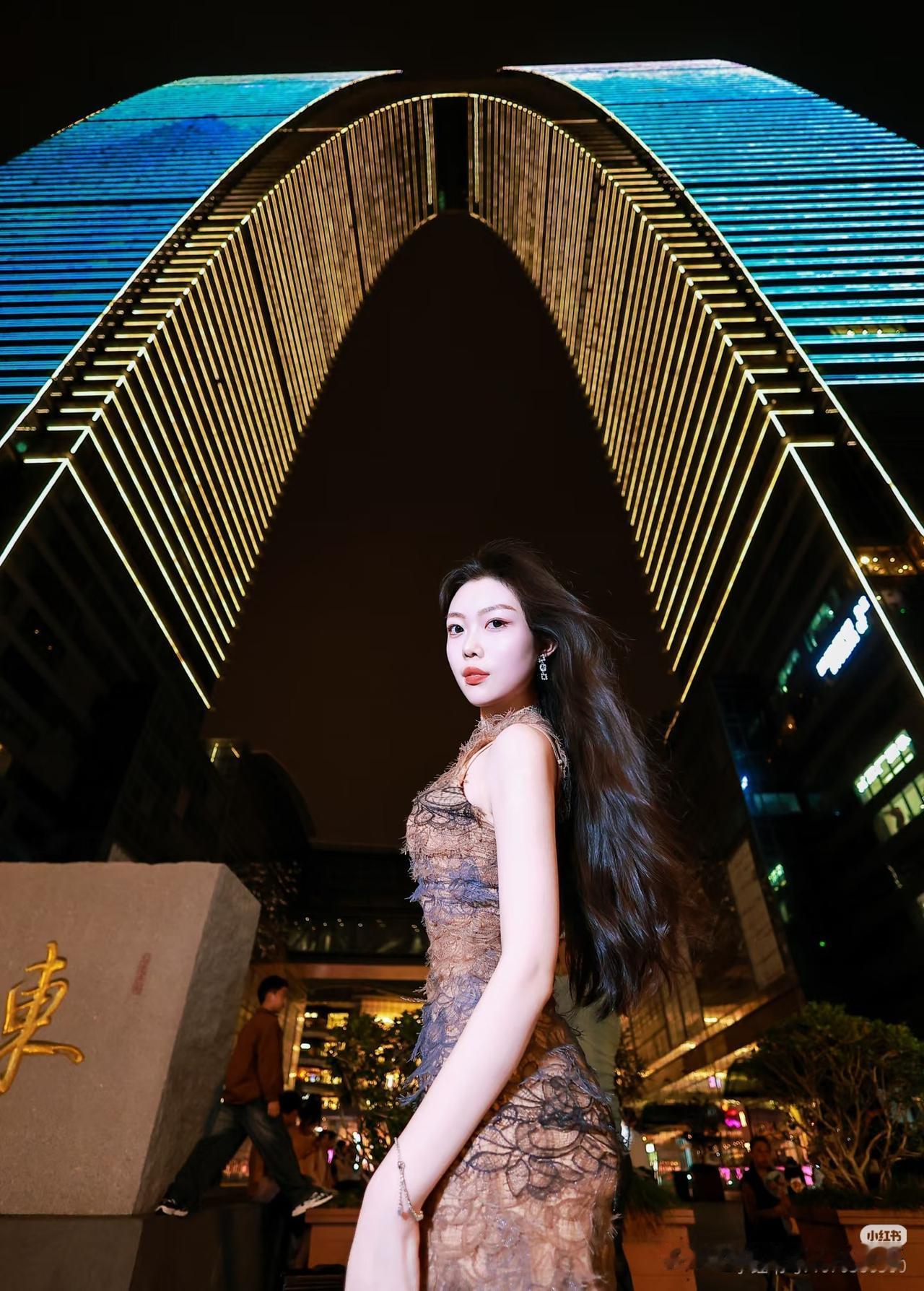 我父亲一直对我的婚姻大事还是比较淡定的，但是这几年的话可能也比较担心吧，之前的话