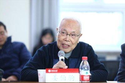 中美差距有多大？中国科学院院士姜伯驹一语惊人：咱们不是被别人卡脖子，说到底是自己