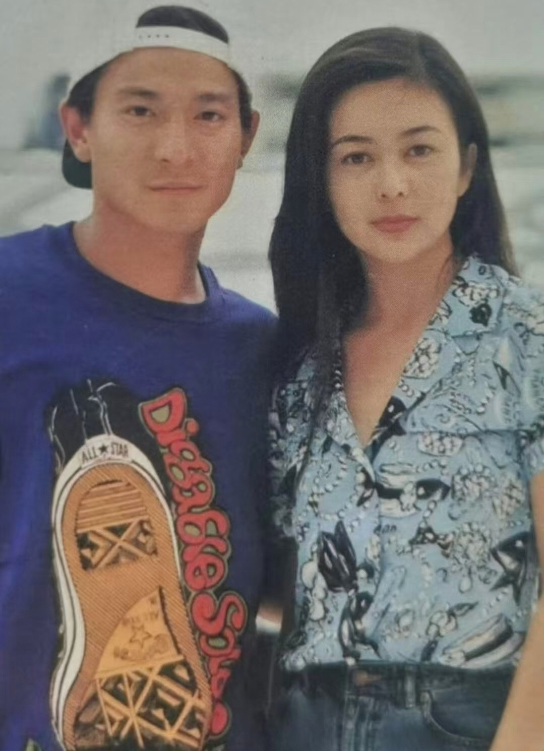 刘德华和关之琳年轻时候的合影，这是香港当年顶级的俊男靓女。没想到关之琳这么高。刘德华的官方身高数据是
