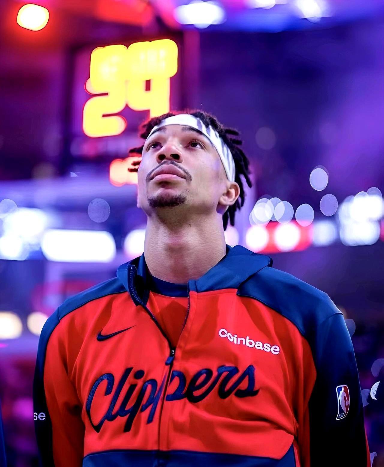 快船捡到的48号秀乔丹·米勒，现在打疯了。去年刚转正就被裁，夏天又拿双向合