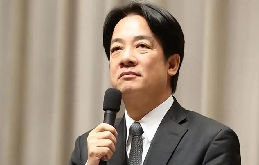 赖清德认为：中华人民共和国从1949年10月1日起，没有对台湾行使有效管治权，至