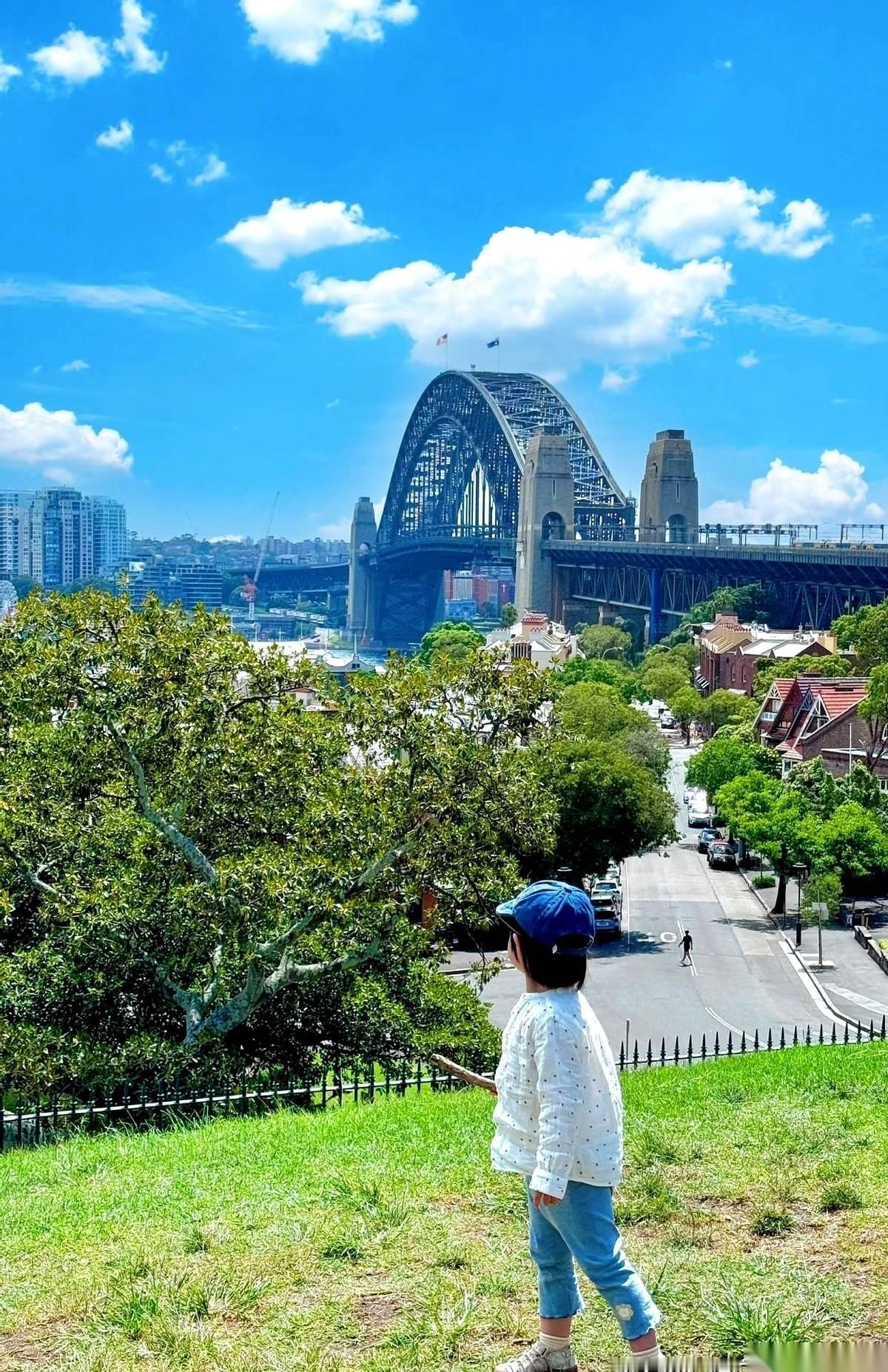 他们问我，不卷学习，你准备把你女儿培养成啥样？我培养她做一个，在被所有人孤立的