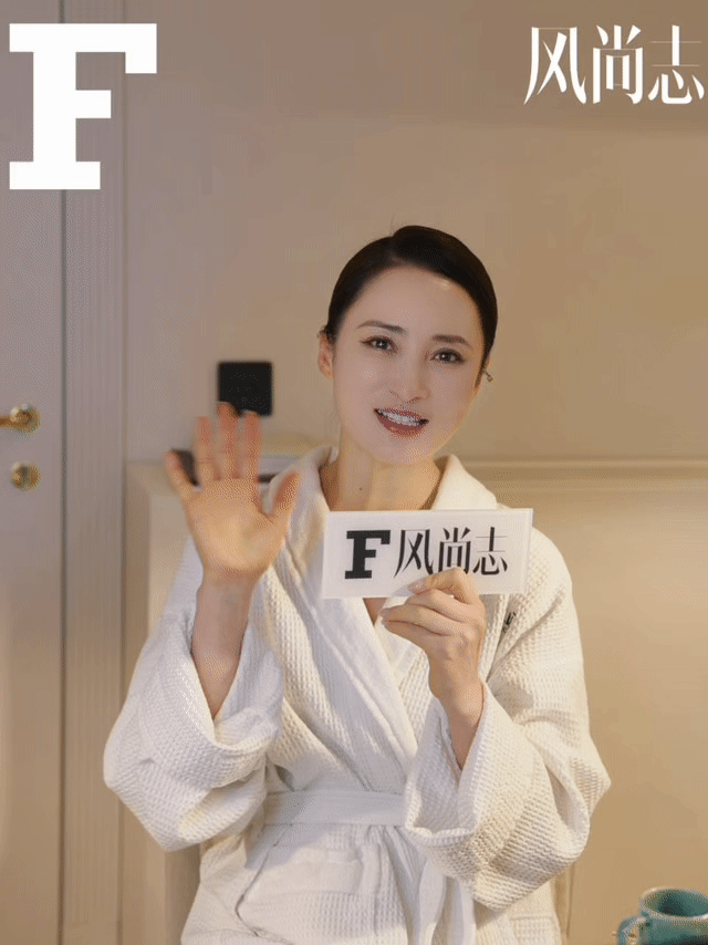 蒋勤勤怼脸拍毫无压力蒋勤勤怼脸杀太惊艳啦！生图比精修还绝啊姐姐还分享消肿小知识，