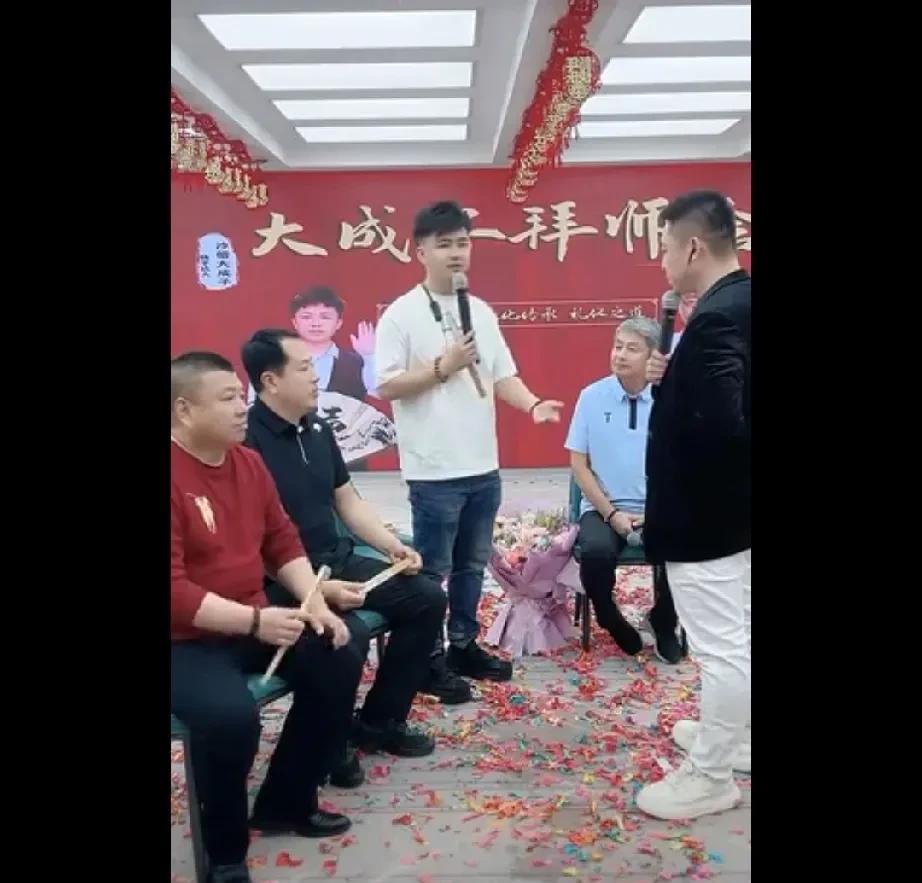 著名相声演员刘伟最近收徒弟了，而且仪式非常新颖，直播收徒。收了一个叫大成子的徒弟
