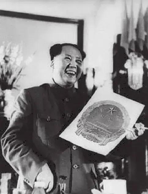 看看我们伟大领袖毛主席这么灿烂的笑容，就浑身充满了力量，信心倍增，一切忧愁焦虑全