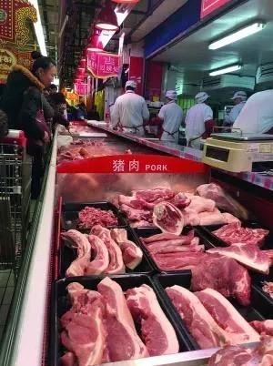 猪肉价格最近下跌，主要还是2020-2022年那波扩产，造成现在市场依旧供大于求