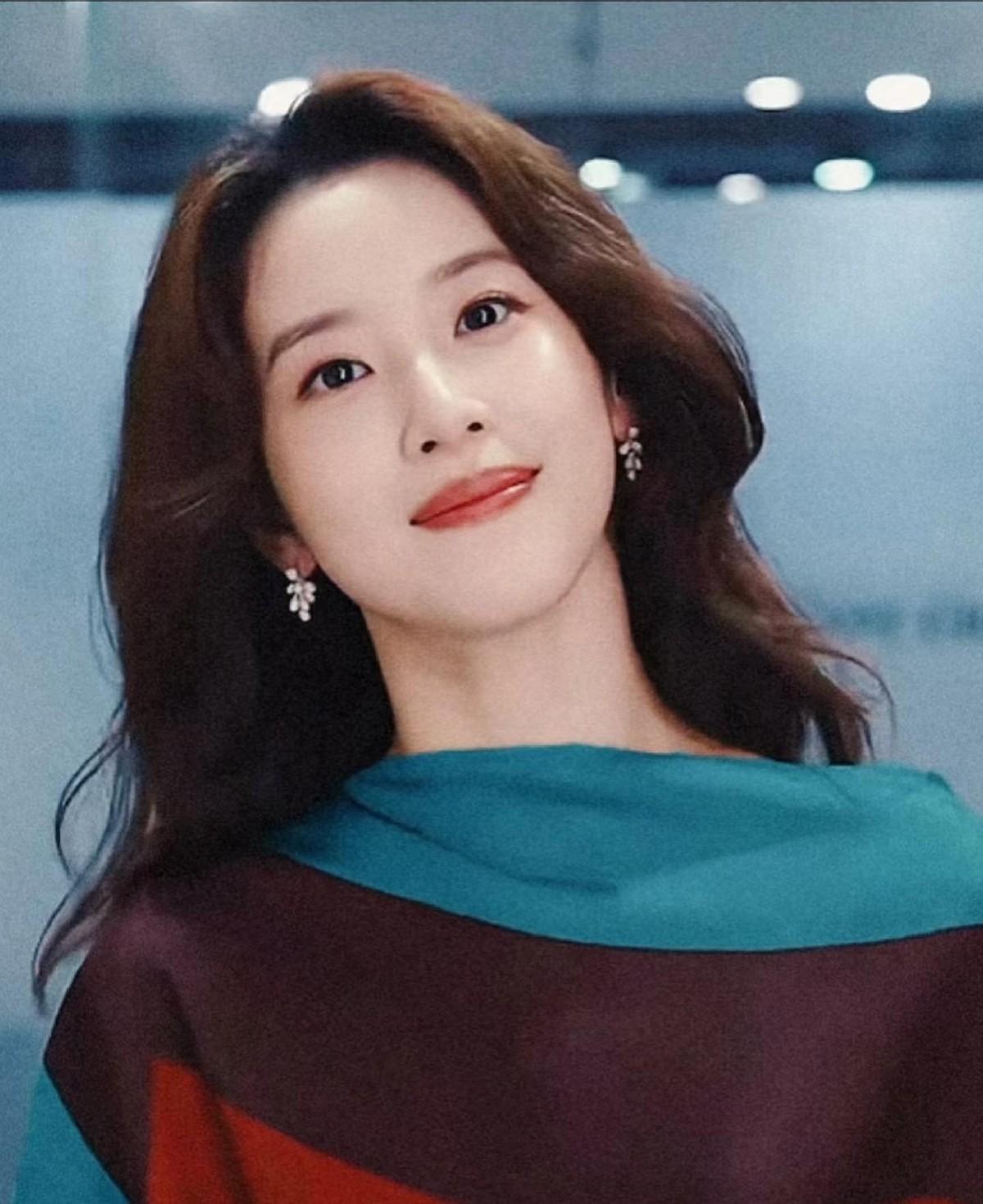 刘强东在饭局上说男人得娶有事业心的女人，拿章泽天当模板，说她婚后不是晒娃而是啃书