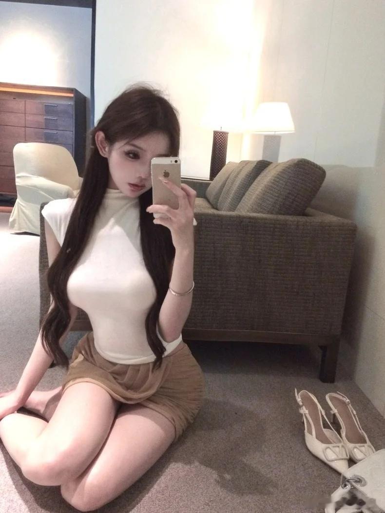 夜晚的都市，迷人的她，散发着神秘与优雅。