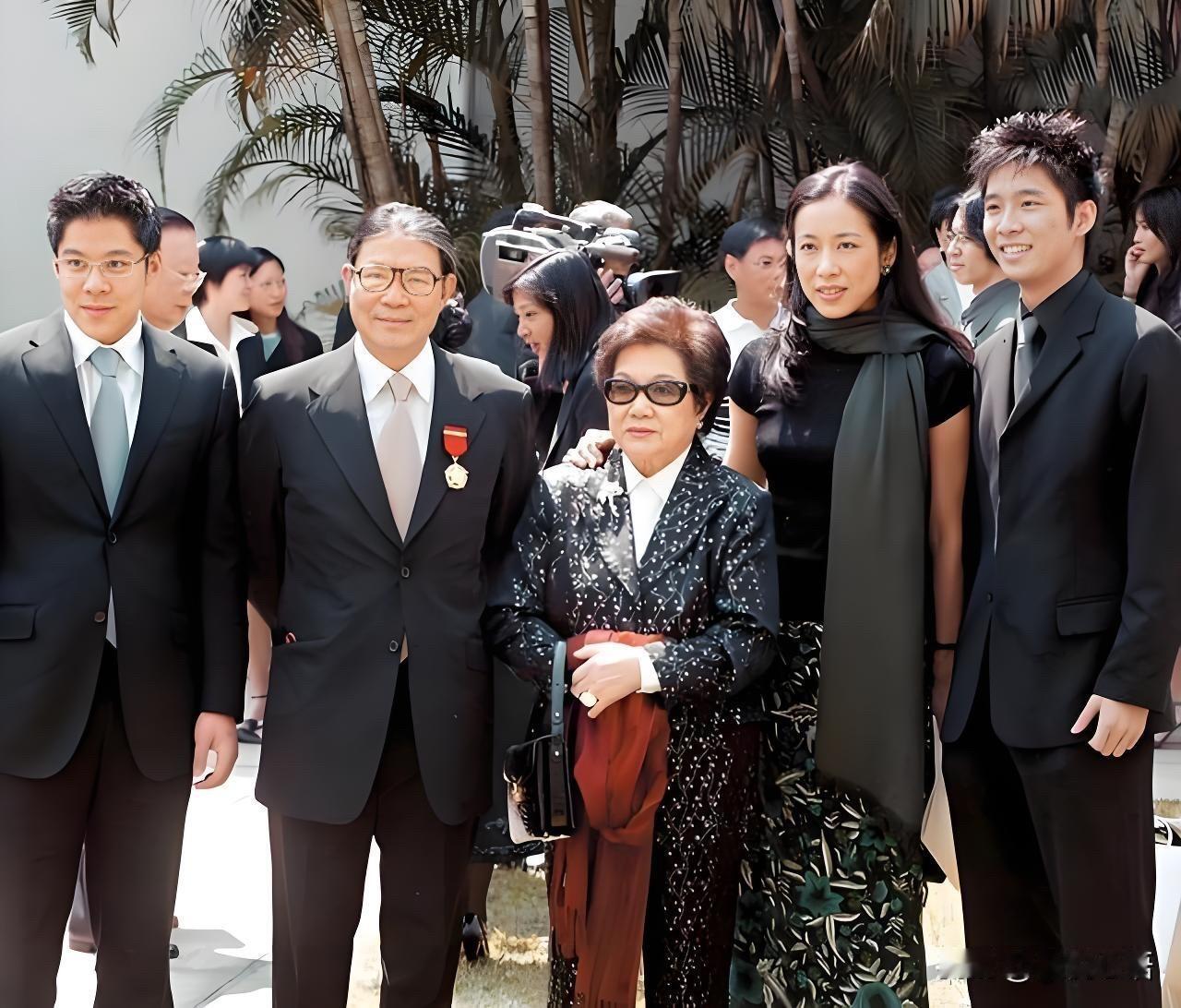 96岁霍家二太冯坚妮走了，一生低调到骨子里霍家这次没搞大场面，特安静。毕