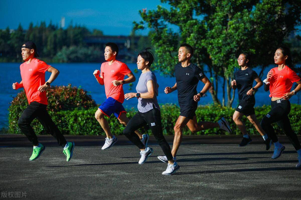 【每天跑步5公里，人生大不一样】早上跑步20分钟以上最好的距离5公里。早晨跑步结