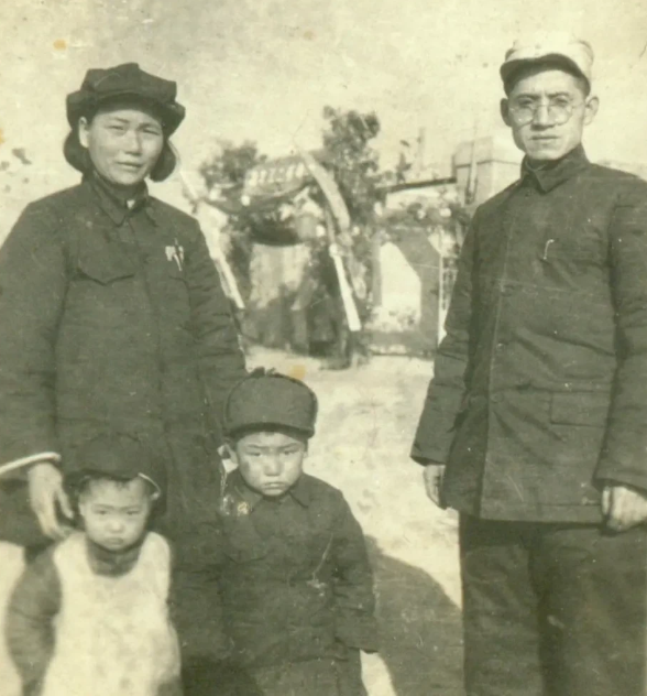 1937年，太原兵工厂的刘贵福，听说八路军打了胜仗，就带16个工友投奔八路军，谁