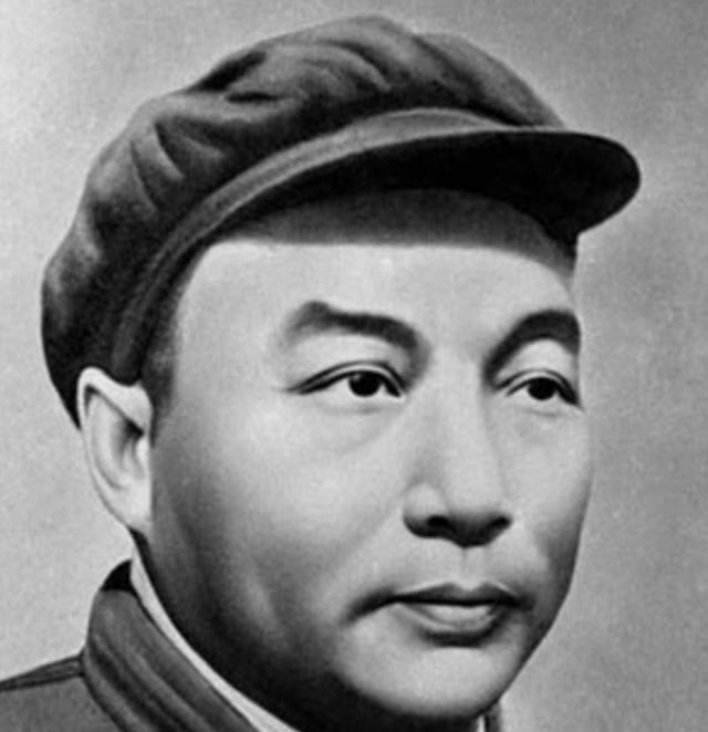 1948年，国军排长带队投诚，谁知，当他来到登记处时，文书却是大惊：“张定元，怎