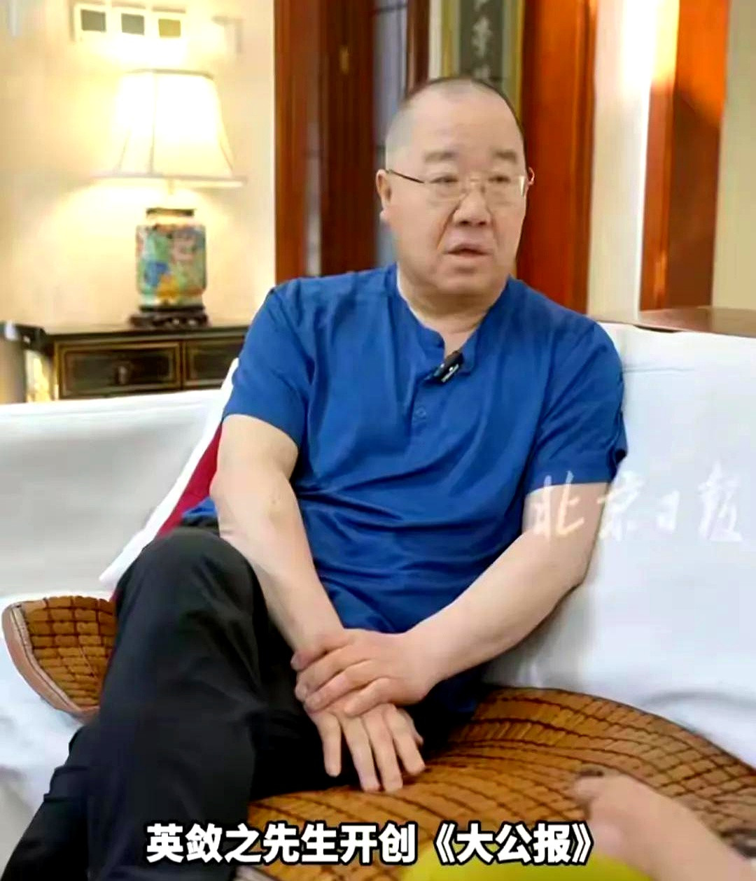巴图现在直播带货，据说赚了不少。可跟老爸英达一比，好像少了点什么。英达聊起家族史