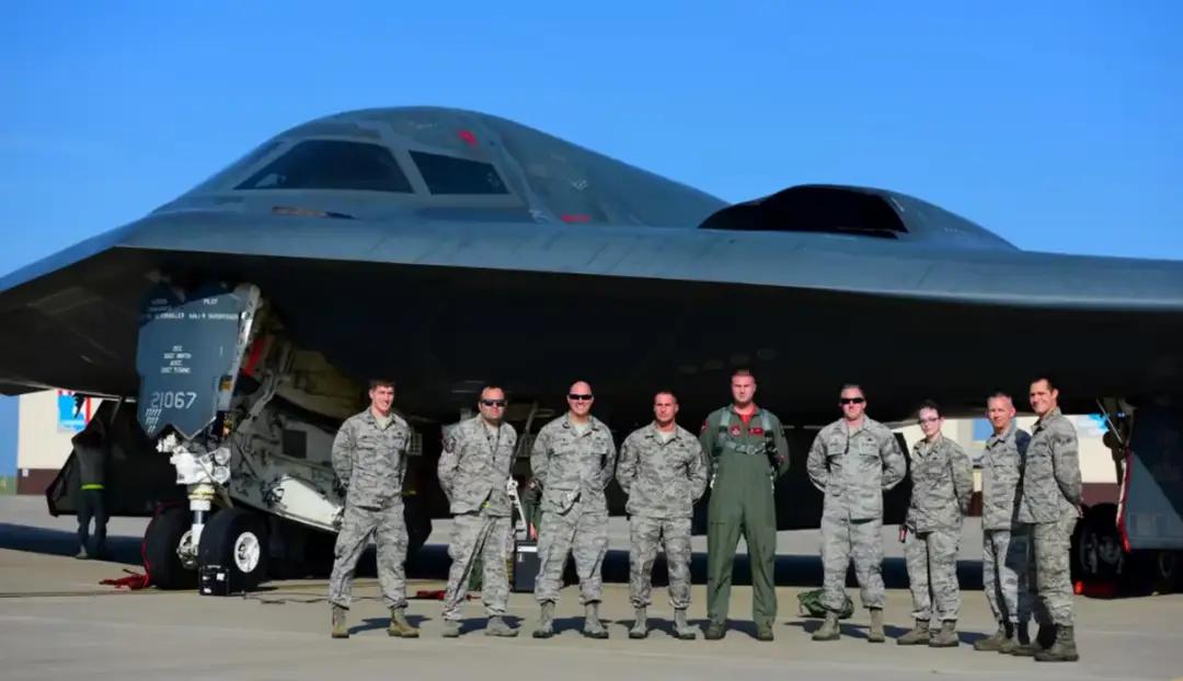 若美国出动所有B2，冲击中国领空，中国是否有能力应对之？如果中国所有的东风快