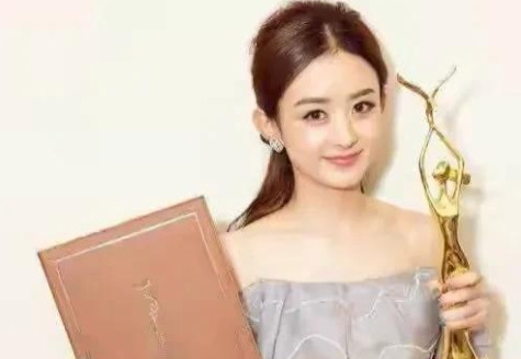 2015年，倪妮转发了一个段子：如果将来我要离开你了，我的名字倒着念。然后喊话冯
