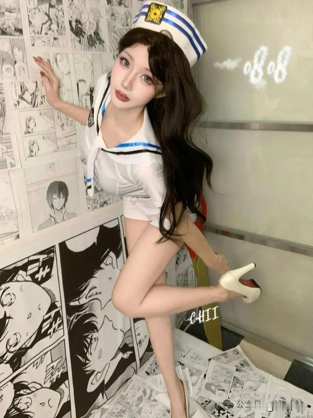 可爱水手服少女，漫画背景下的甜美瞬间怎样穿搭能显示出温柔的女生气质?成熟女生穿