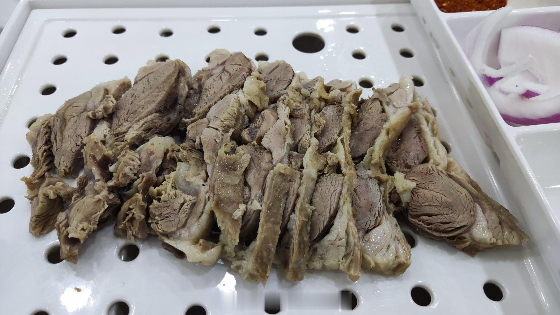 手抓羊肉吃了八宝茶喝了羊杂也吃了该去泰国吃打抛饭了[doge]​​​
