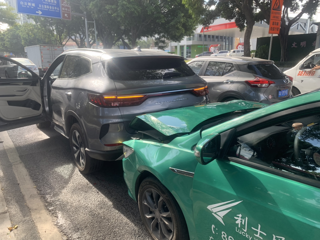 提车半个月一血提车半个月被追尾了，水逆了。心疼。不知道休好以后对功能有没有什么