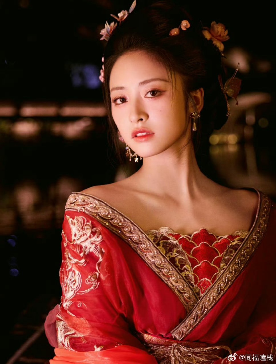 妈呀这个小沈月都美成啥样了，聪明的导演已经在给递古偶女主的本子了[赞]​​​