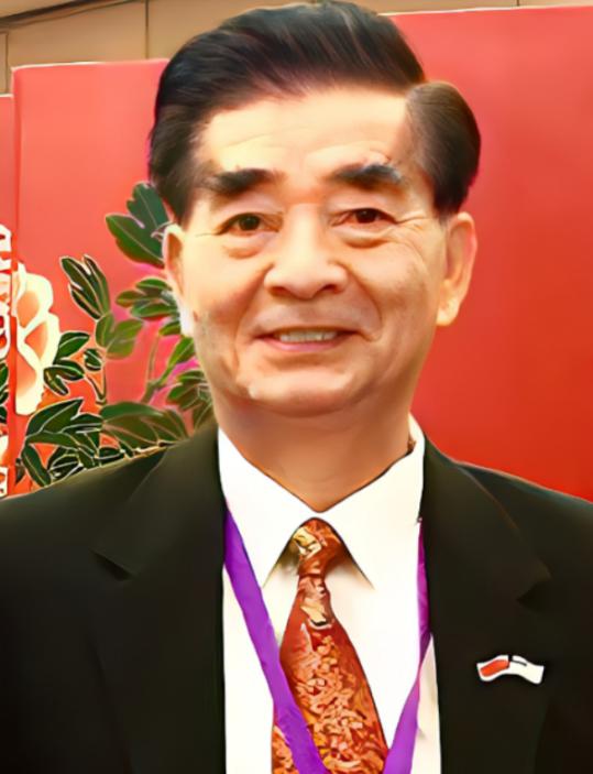 你敢信吗？一个被美国安插在中国潜伏了多年的间谍头子，居然是个天天笑眯眯、热心肠到