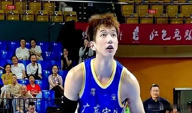 新赛季值得留意的广东宏远球员，季前赛比赛出乎意料！1.杨溢不得不说，在季前