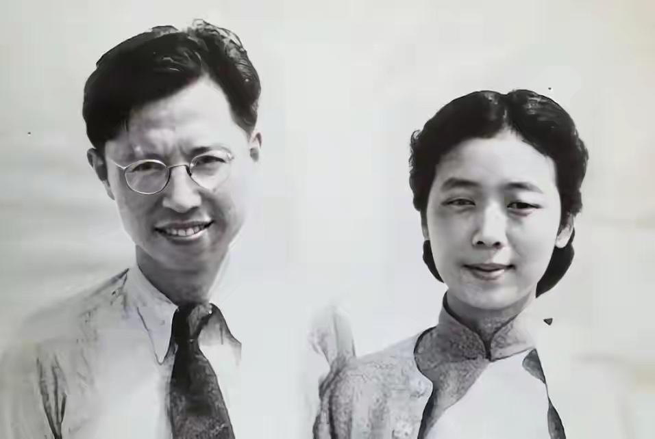 1940年，曹禺的妻子郑秀刚生完二胎，坐月子。曹禺就出轨了一个23岁的女学生。妻