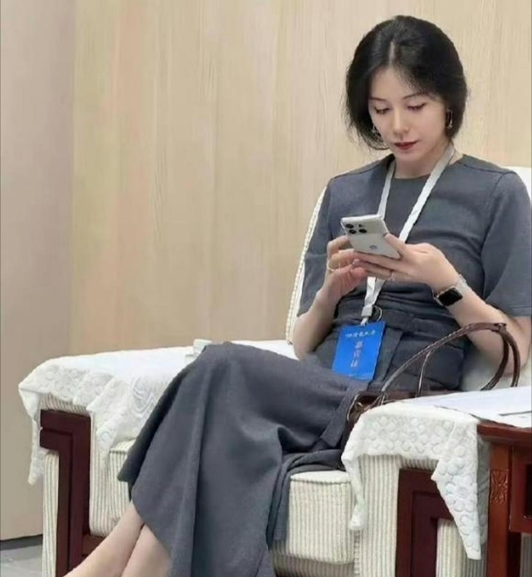 得承认⁠‏蔚来老板娘确实好看，我一个⁠女⁠生都忍不住多看了2﻿‎‏眼。
