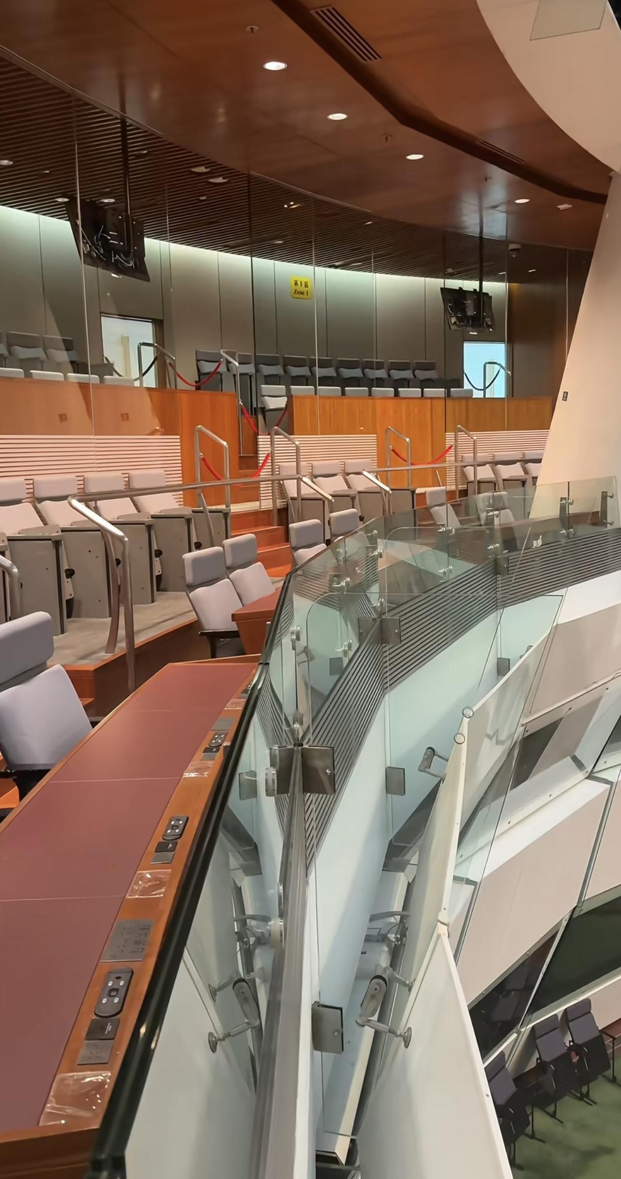 香港立法院，20年后的香港市人大常委会。经预约安检可以进去参观，他们的餐厅也对外