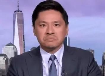 肖华骑虎难下啊快船球星伦纳德“挂名合同”事件爆料者巴勃罗-托雷近日接受采访时表