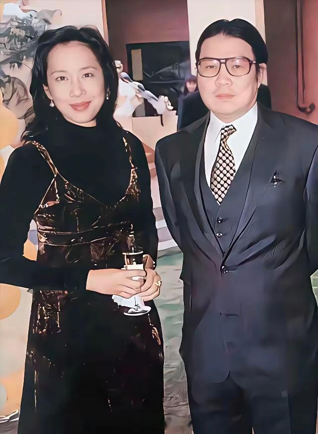朱玲玲这个人，不能仔细深究。越挖越会发现她从离婚到再婚的每一步，根本不是情绪驱动