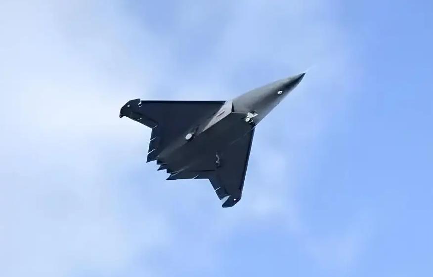 沈飞逆袭的歼50，堪称被封神的天才设计，到底牛在哪？当各国六代机还在PPT上“