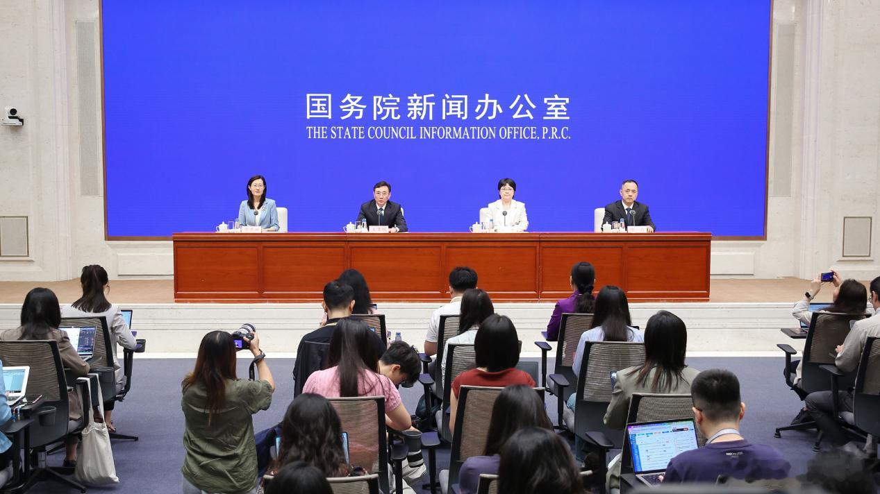 7月20日国新办上半年工业和信息化发展新闻发布会上，工信部总工程师点名肯定比亚迪