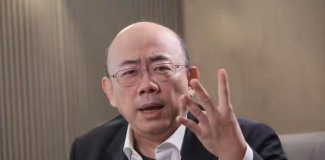 台湾地区名嘴郭正亮说：中国大陆有高人，一次次的把挑战转成了机遇。中国这步棋走