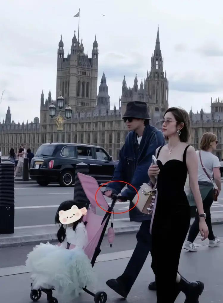 伦敦街头惊现“全能型老公”！张若昀带娃推行李的样子，藏着婚姻幸福的真相？从伦敦