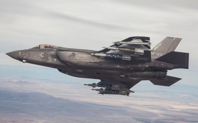 毫无疑问，没有对比就没有伤害，美国空军的F35与解放军的J35这么一比较受害者就