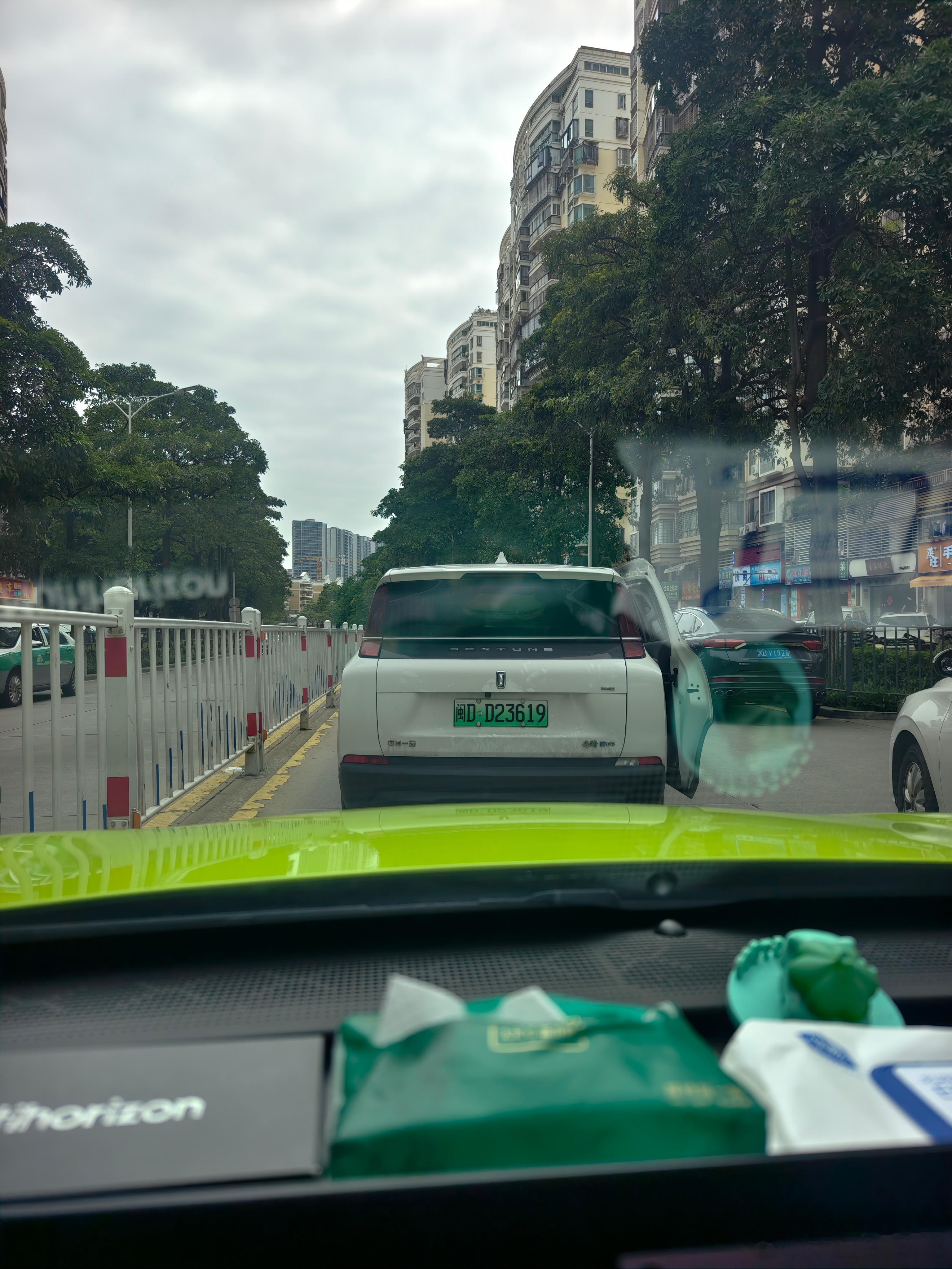 非得路中间上下车