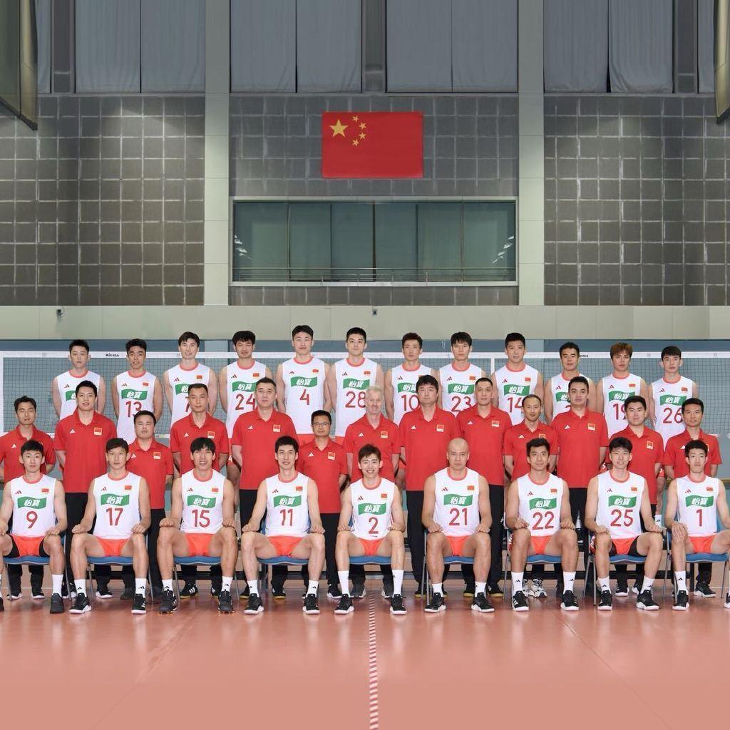 薛智鸿如果在今年世联赛上没有受伤，那么今年的亚锦赛应有他一席之位。中国男排出征亚锦赛带了四个主攻，张