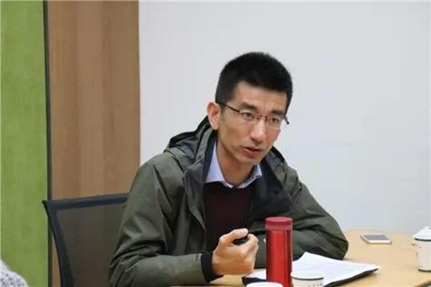 南阳的老乡们，听说没？〖东方甄选〗执行董事兼行政总裁孙东旭跟有个叫明明的和另外一