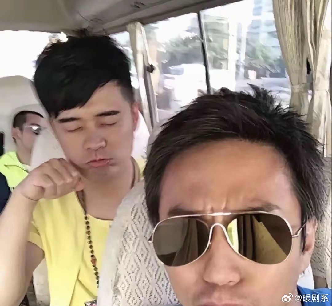 邓超陈赫的“堕落”，其实是中年男演员最顶级的“自救”。你以为他们是放弃演技去捞快