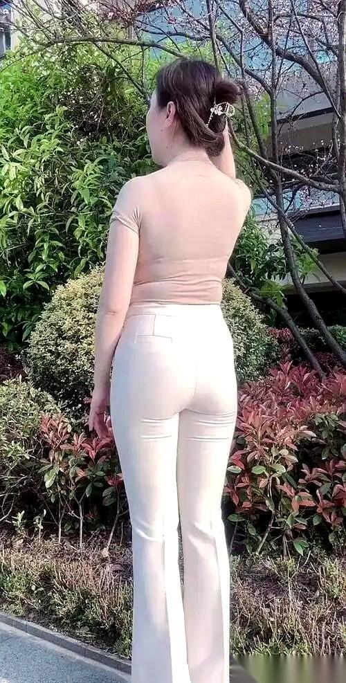 二十八岁的大鹏回老家，发现结婚一年的怀孕继母，正是三年前偷了家里两千块钱被辞退的