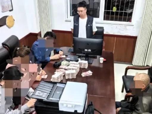 “心不痛吗？”2025年，重庆，三兄妹竟然把抚养他们长大的残疾爷爷，告上了法庭！