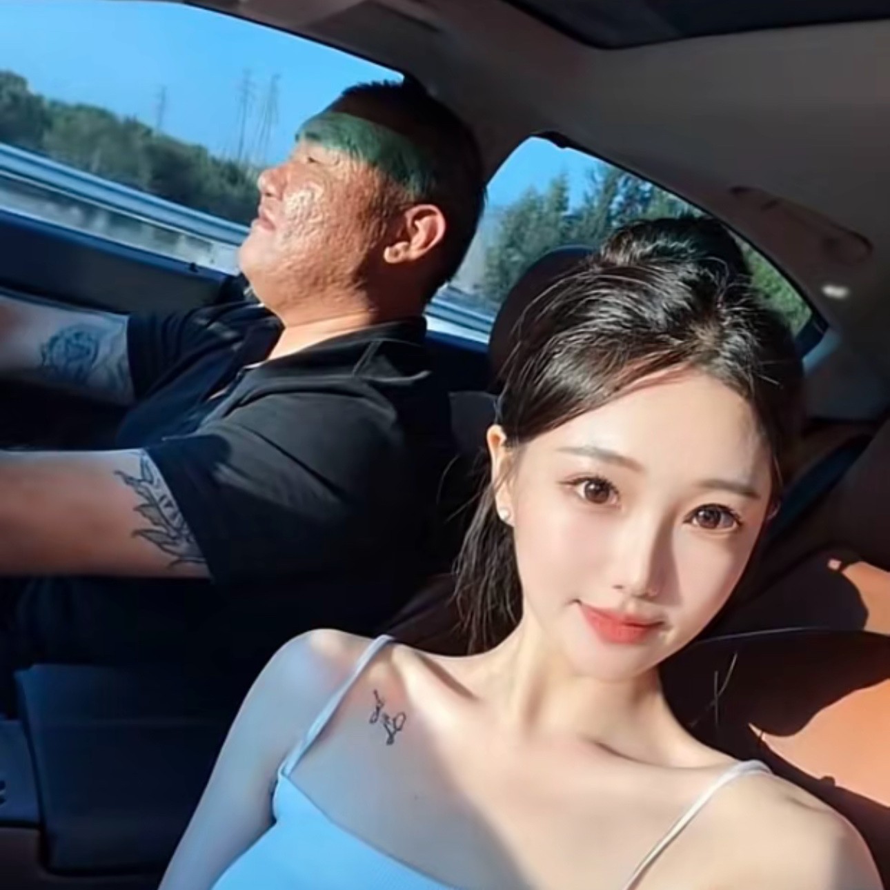 25岁大龄女了，本以为这辈子就这样单身过了，没想到遇到我的真爱，你们说我们般配吗