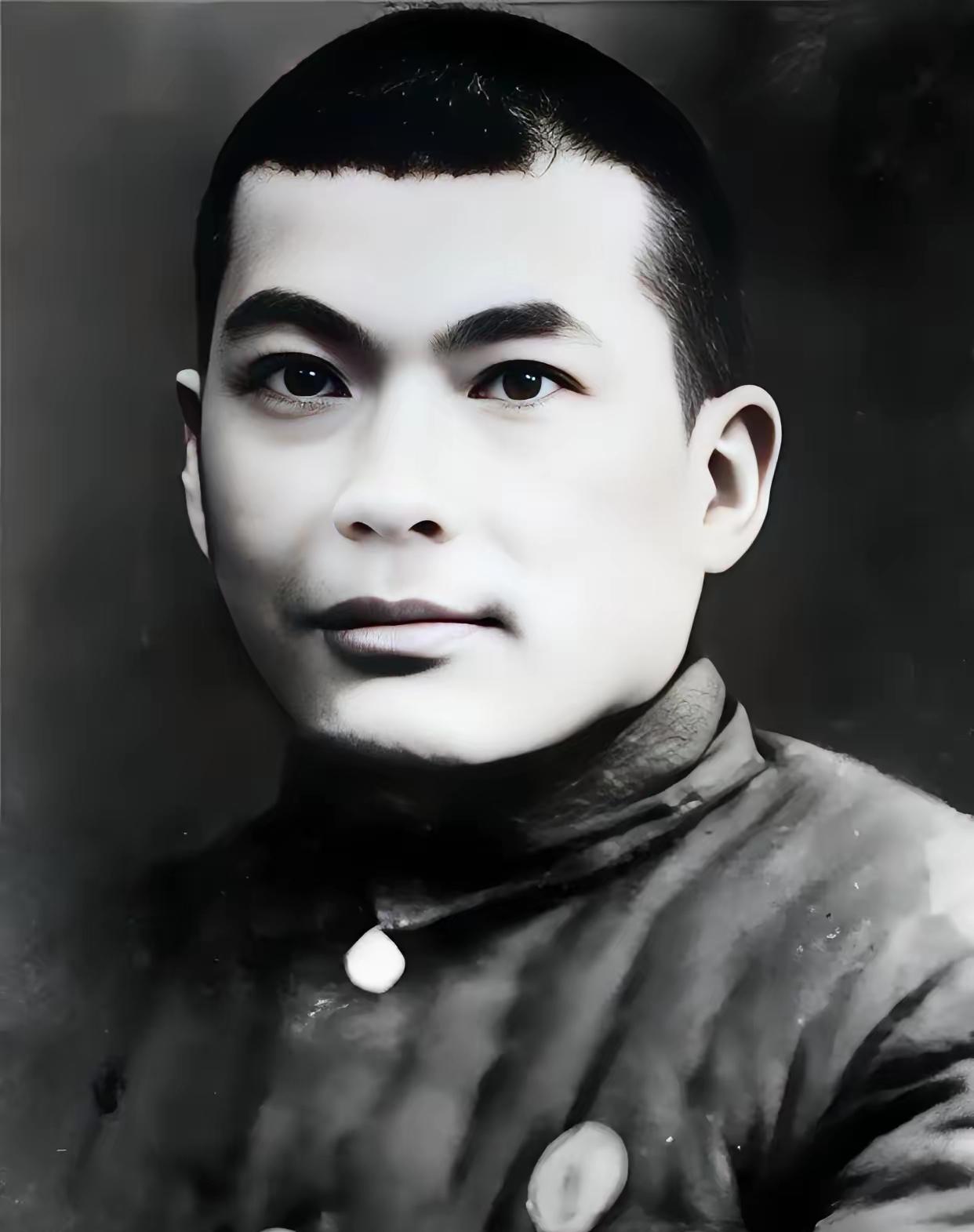 1941年，牛子龙杀掉了军统豫站站长，没过多久，上级请他喝酒，想借机除掉他，牛子