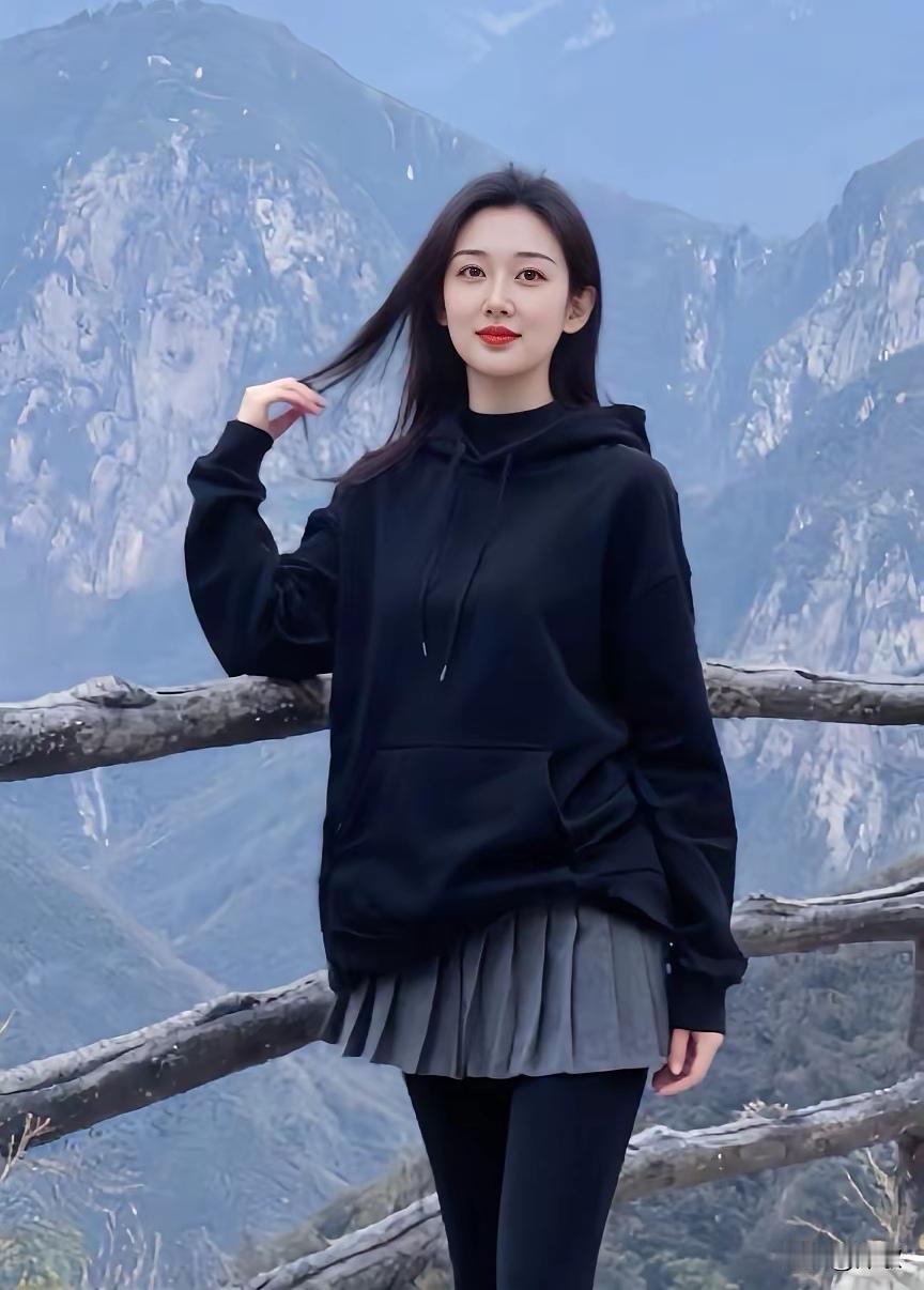 从花园投射进朝霞的光芒，因锦帘照得窗框银光闪烁，因带血的泪水溅满玻窗。