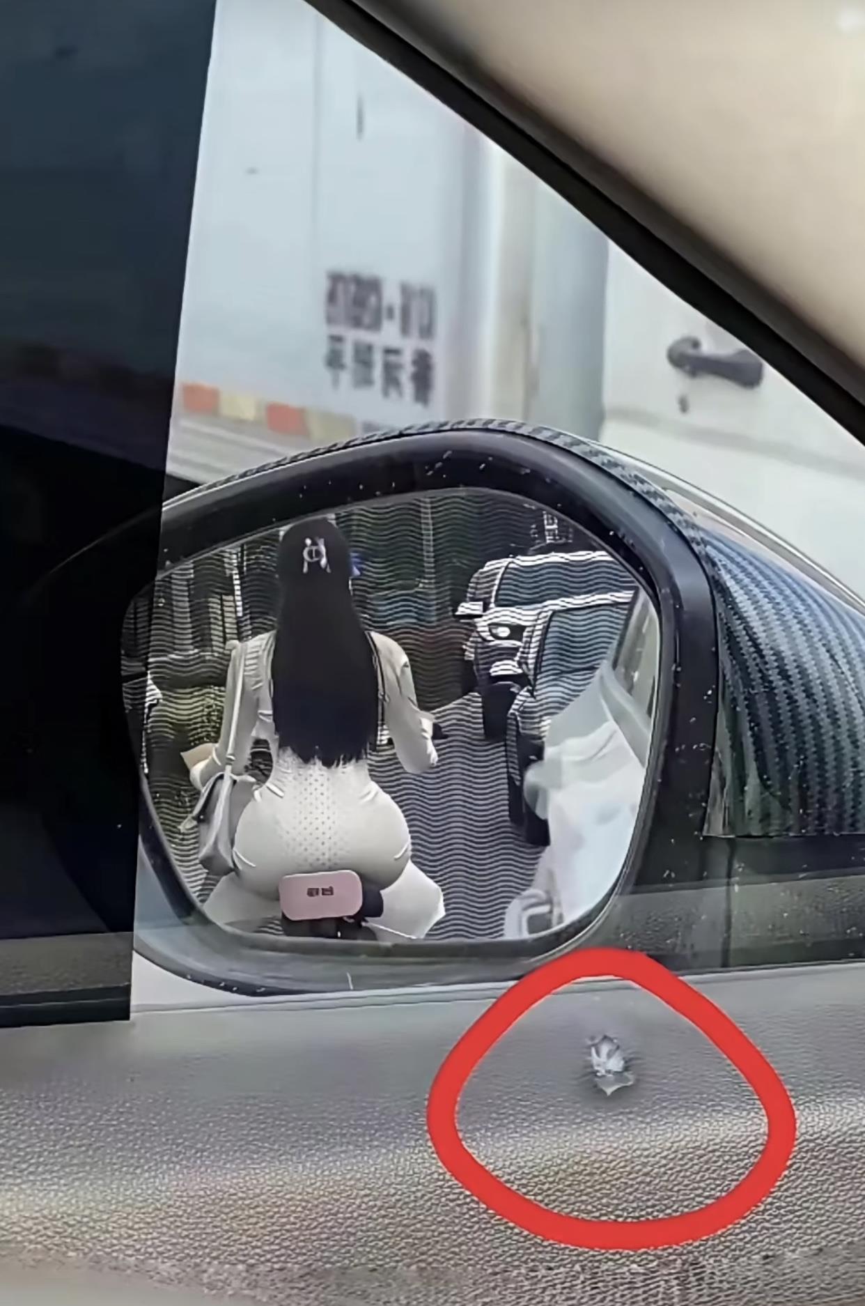 门板破个洞，我该怎么修？