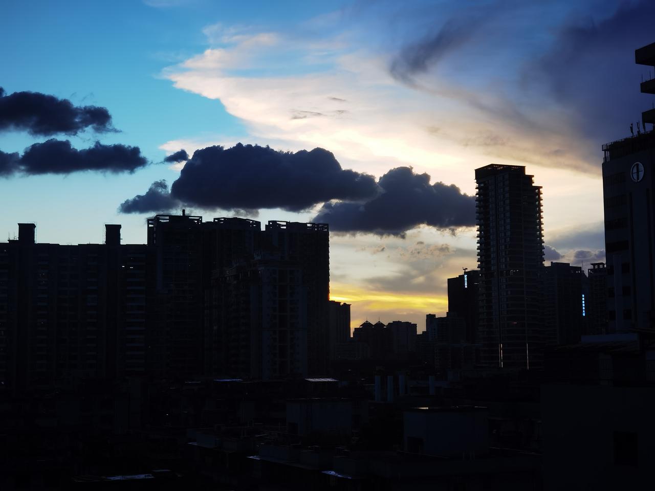 不少散户在这轮局部牛市亏损的钱，比大熊市还多。败在原来坚守老登股，忍不住又追进科