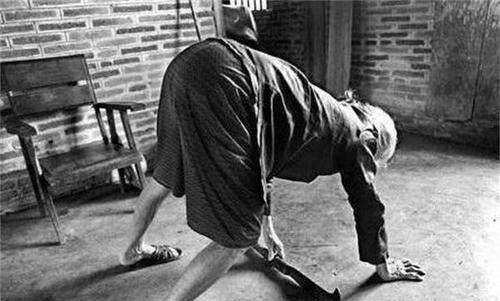 1941年，16岁的陈金玉被日军抓去做劳工。某天，翻译对她说：“皇军有事找你。”