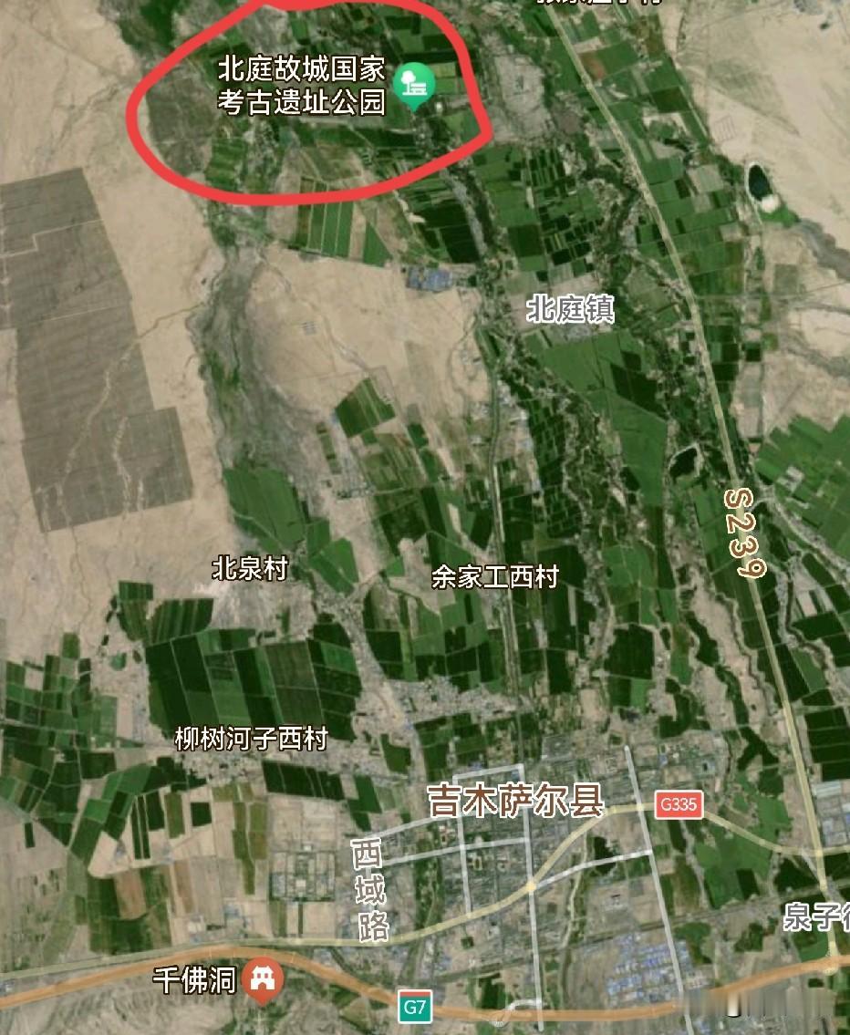 天山北麓有个小城——吉木萨尔，属于昌吉州，是唐朝北庭都护府所在地。古城建在戈壁河