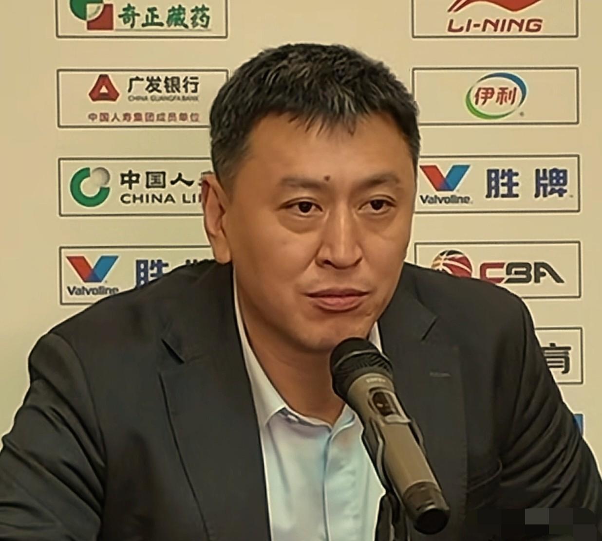 王世龙作为对手主教练，能给出这么高的评价，可见徐杰这场比赛是真把南京队的防线给打