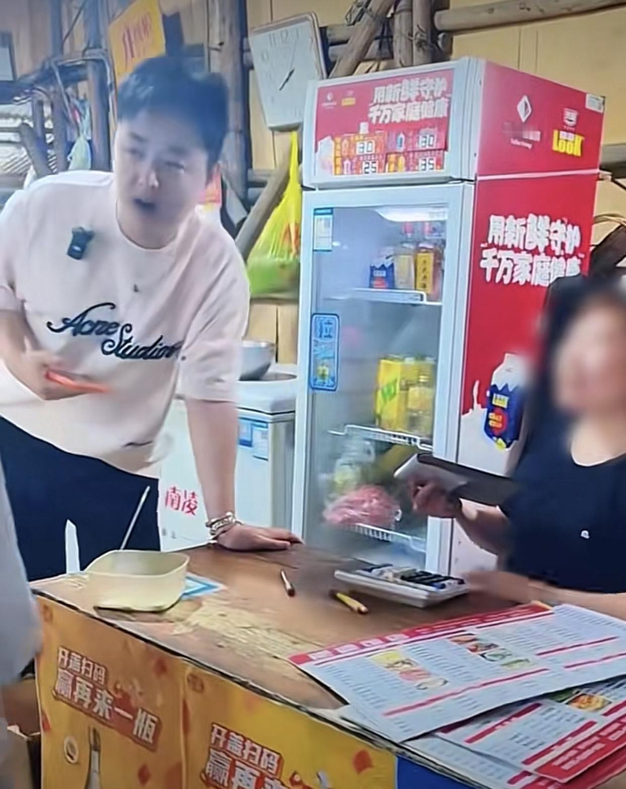 9元能吃到你打饱嗝！刘雨鑫就9个字：“9元，新鲜，酥烂脱骨！”中山港口镇这家小